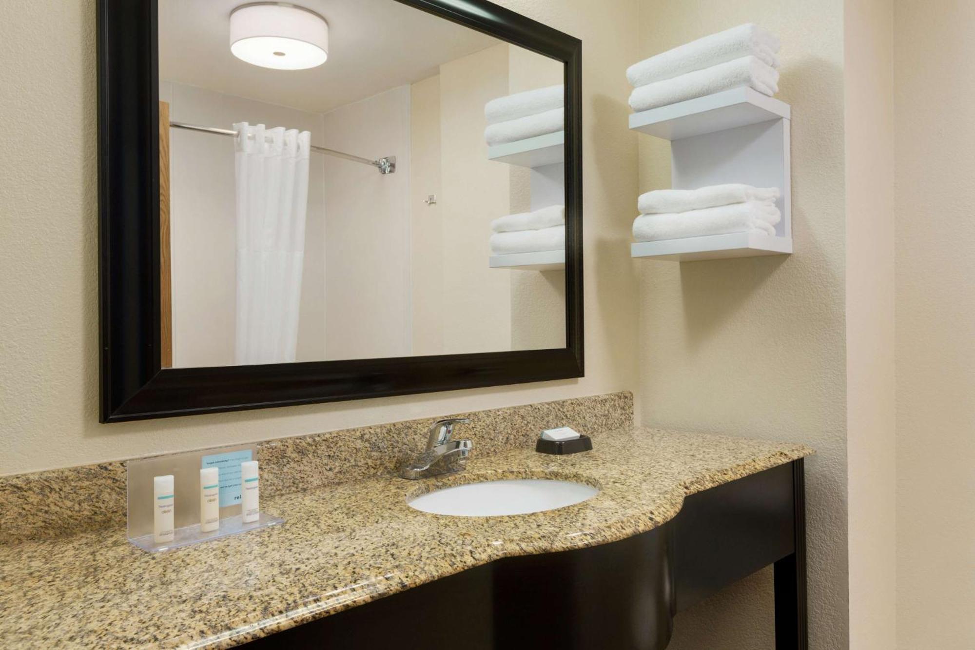 Hampton Inn And Suites Houston Clear Lake Nasa Webster Exterior photo